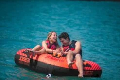 Jobe Double Trouble Funtube - 2 Persoons 8 Jobe Double Trouble Funtube - 2 Persoons -Zwembadwinkel 230220006 actionshot 3 big resultaat