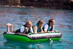 Jobe Revolve Funtube - 3 Persoons 10 Jobe Revolve Funtube - 3 Persoons -Zwembadwinkel 230320001 actionshot big resultaat