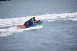 Jobe Tornado Funtube - 3 Persoons -Zwembadwinkel 230320007 actionshot 5 big resultaat