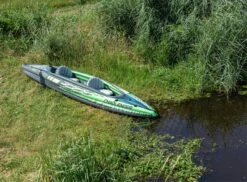 Intex Challenger K2 Opblaasbare Kajak - 2 Personen -Zwembadwinkel intex challenger k2 opblaasbare kajak bij het water